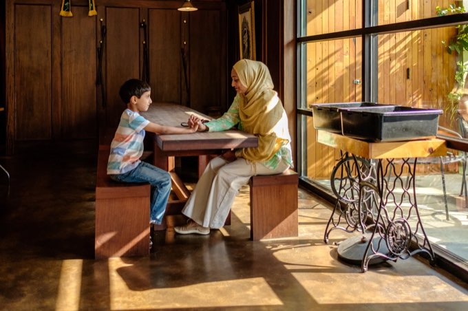 One-on-one education consulting with a young learner